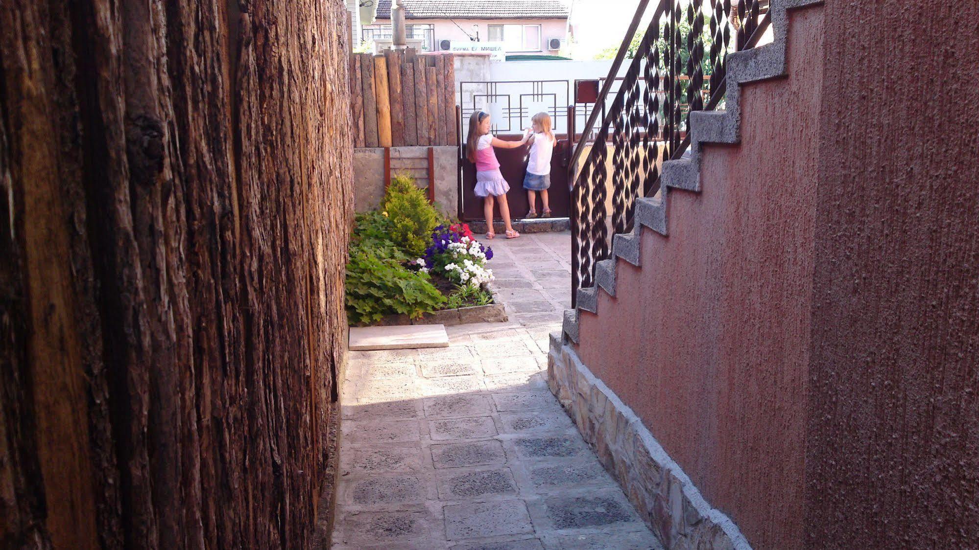 Avel Guest house *